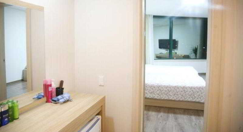 Elena Business Hotel Yeosu Extérieur photo