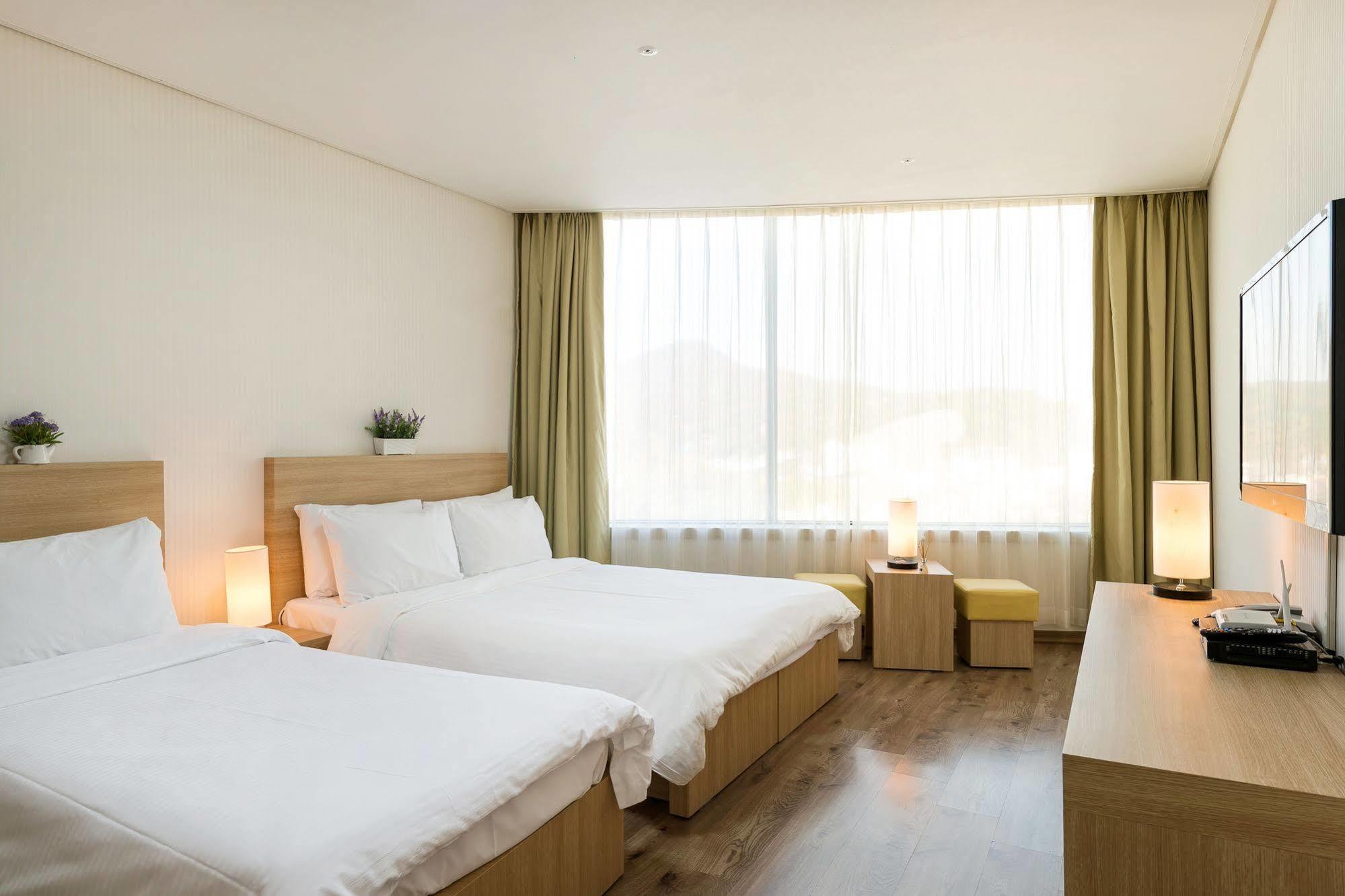 Elena Business Hotel Yeosu Extérieur photo