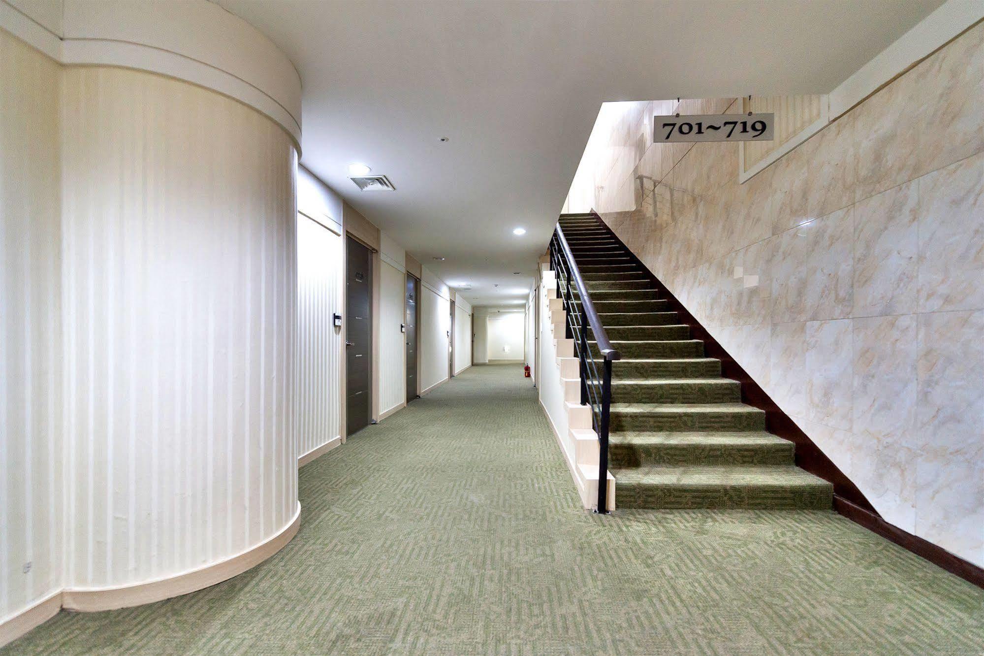 Elena Business Hotel Yeosu Extérieur photo